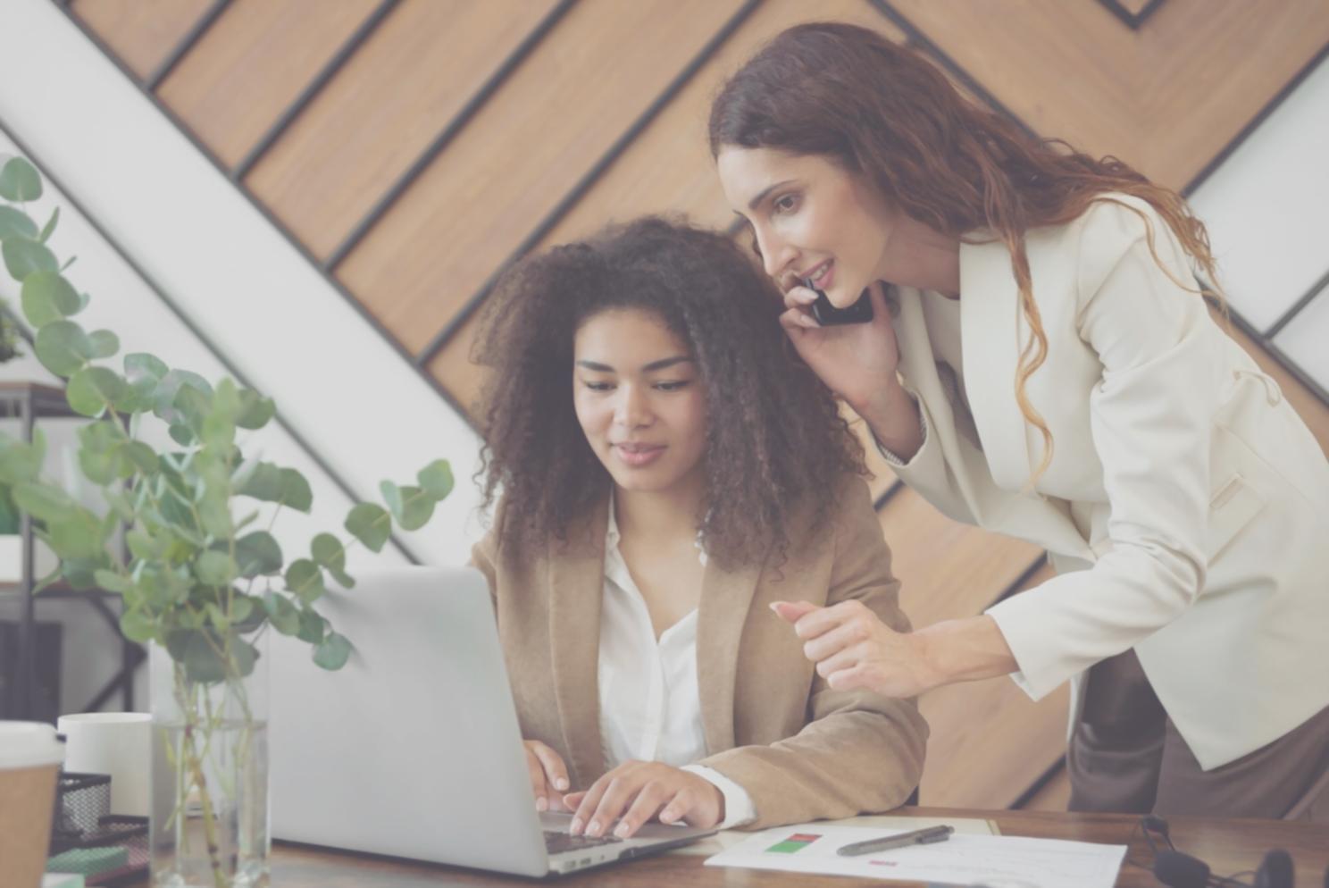 Trading education workspace showing market analysis and learning materials